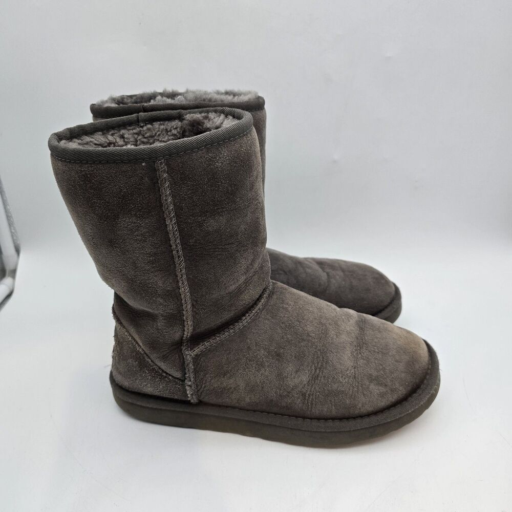 UGG Australia Classic Short 5825 Gray Charcoal Suede Sheepskin Women’s US Size 7
